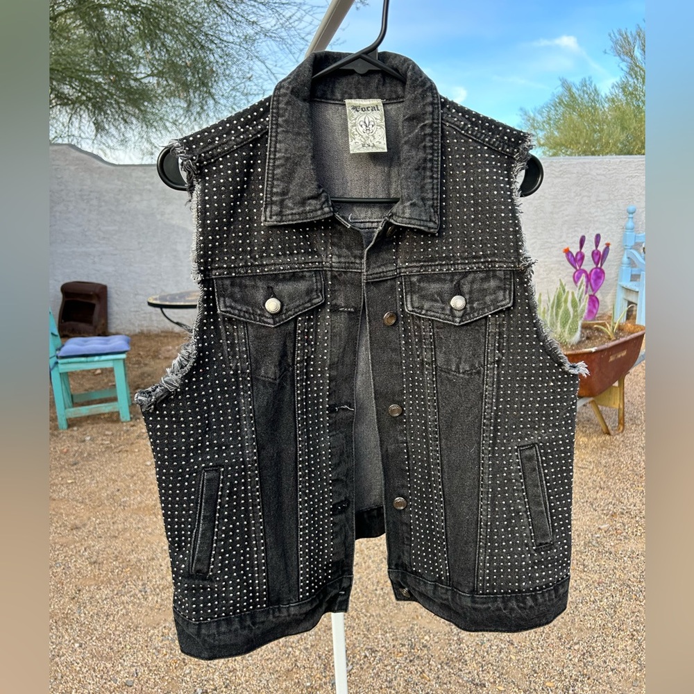 Black denim bedazzled vest, in great condition